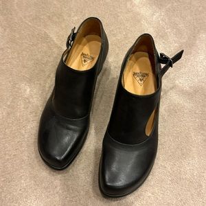 John Fluevog wearever black heel. Size 8. Like new.